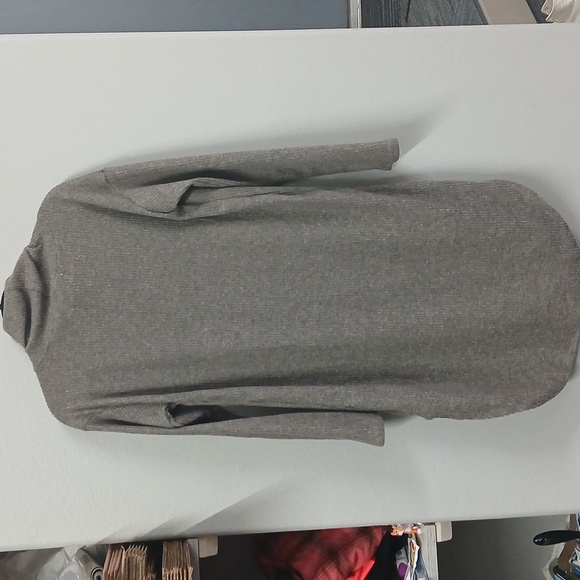 NWT Lee & Birch Taupe High Low Cowl Sweater Top Size Small - Picture 8 of 10